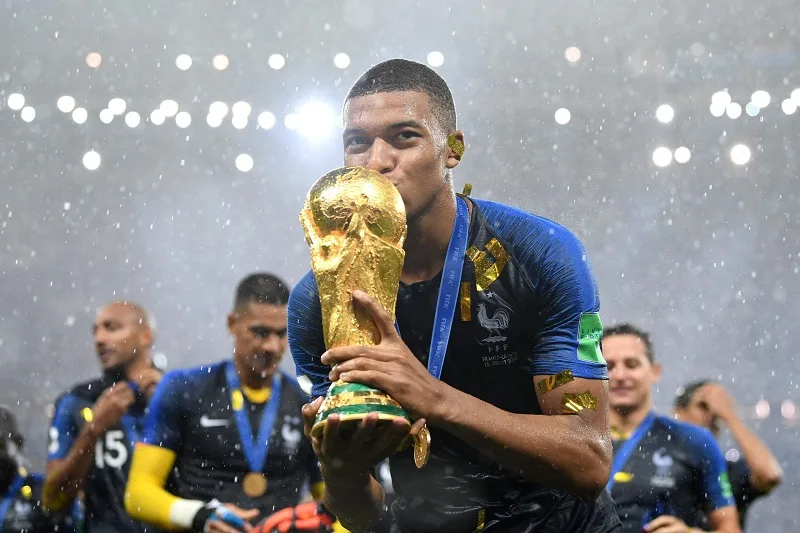 cau thu mbappe sinh nam bao nhieu